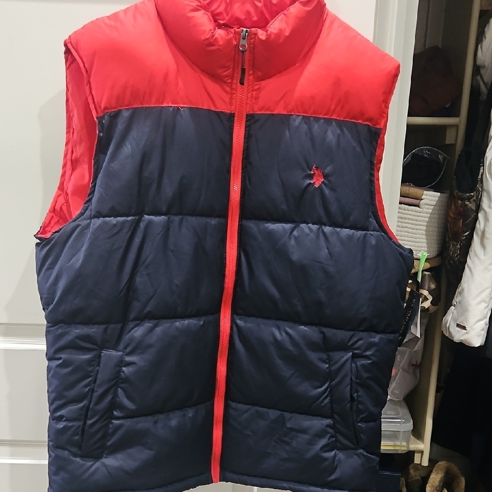 U.S. Polo Assn. Red and Black Men's Puffer Vest - Picture 7 of 7